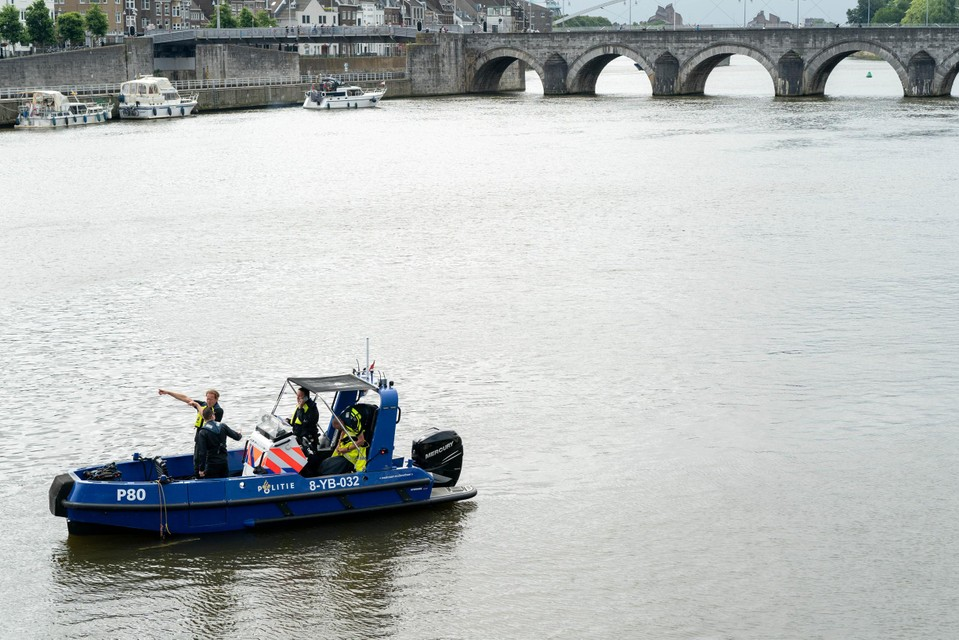 Gevonden lichaam is van man die vanaf Wilhelminabrug in de Maas in Maastricht sprong
